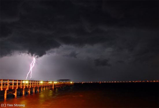 Missing Image: i_0007.jpg - Thunderstorm at the Pier