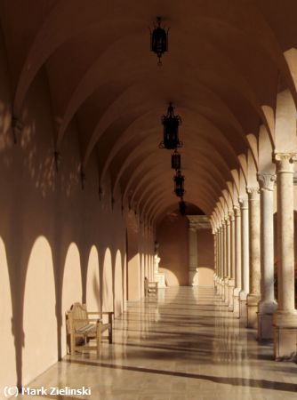 Missing Image: i_0027.jpg - Arches In Hallway