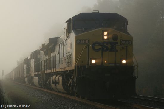 Missing Image: i_0023.jpg - CSX Train In Fog