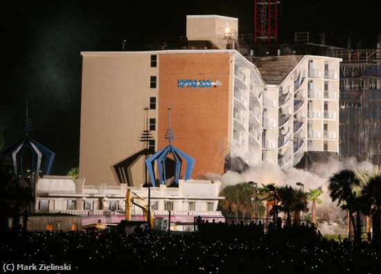 Missing Image: i_0030.jpg - Spyglass Hotel Implosion