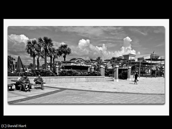 Missing Image: i_0072.jpg - Retro Beach Promonade