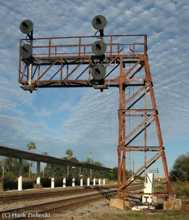 Missing Image: i_0026.jpg - Old Railroad Signal Bridge