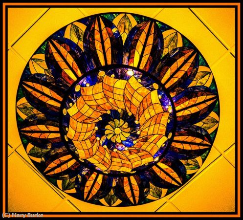 Missing Image: i_0004.jpg - Stain Glass Shade