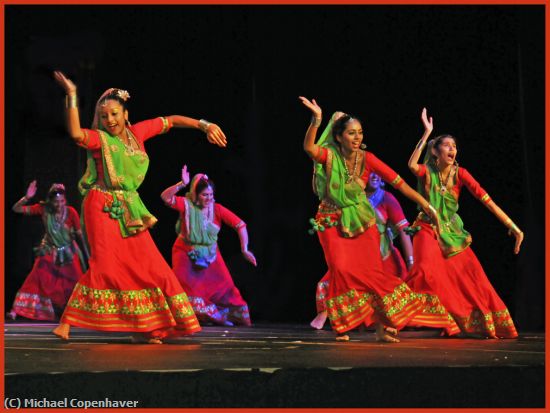 Missing Image: i_0018.jpg - INDIA FESTIVAL DANCERS