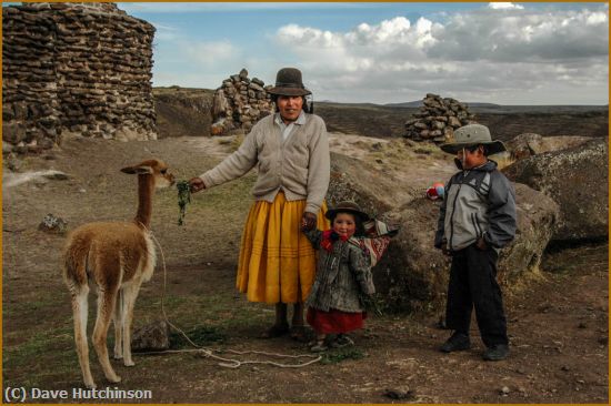 Missing Image: i_0041.jpg - Peruvian Family with Llama