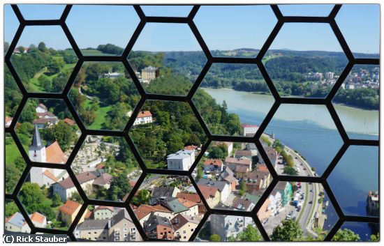 Missing Image: i_0038.jpg - Hexagonal Window on the Danube