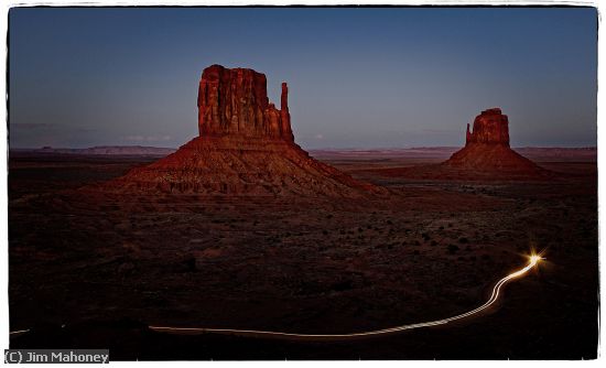 Missing Image: i_0032.jpg - Monument Valley Headlights