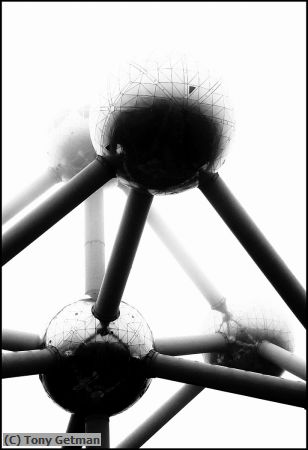 Missing Image: i_0061.jpg - Atomium in the Fog