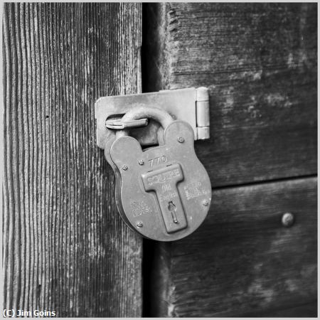 Missing Image: i_0068.jpg - Old Door Lock