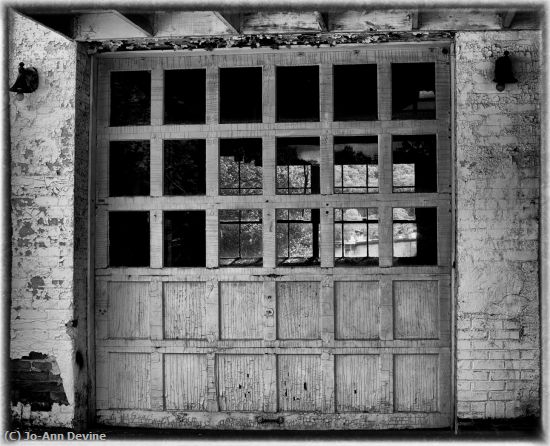 Missing Image: i_0068.jpg - Old Garage Door