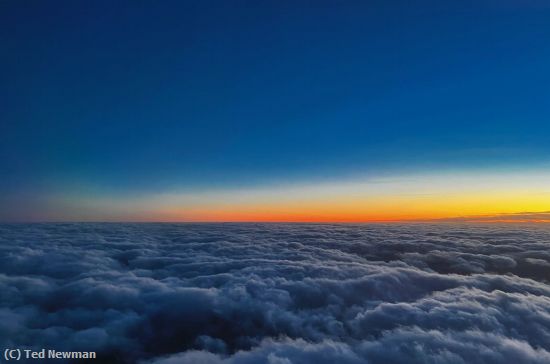 Missing Image: i_0017.jpg - sunrise above the clouds