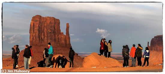 Missing Image: i_0039.jpg - Monument Valley Tourists