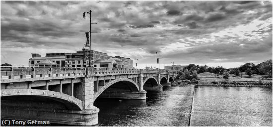Missing Image: i_0076.jpg - Grand River and Bridge