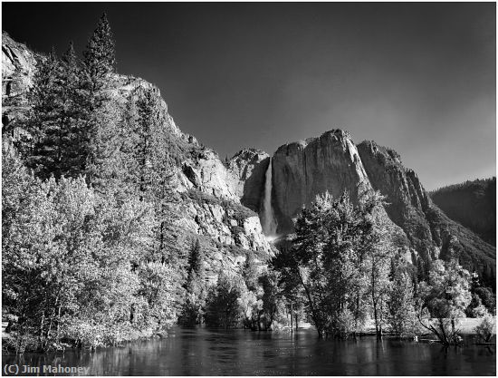 Missing Image: i_0078.jpg - Yosemite Falls in Monochrome