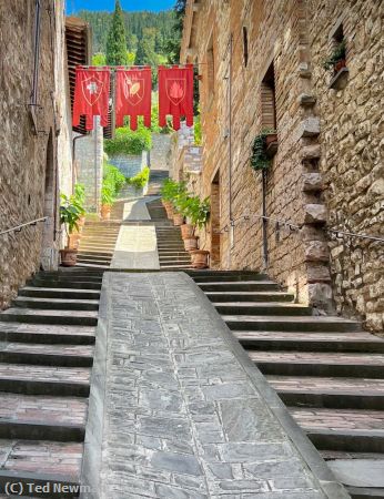 Missing Image: i_0036.jpg - up to the banners in Gubbio