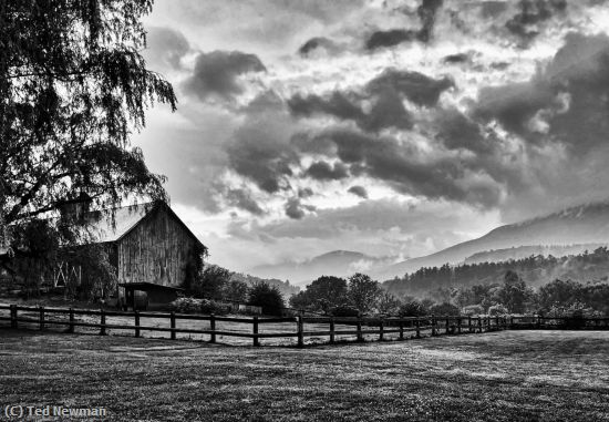 Missing Image: i_0052.jpg - barn by the mountains