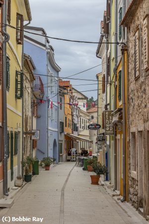 Missing Image: i_0025.jpg - Narrow Street