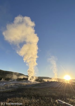 Missing Image: i_0032.jpg - sunrise at old faithful