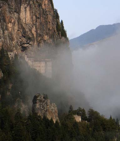 ei2_Joyce_Gentry_Monastery_in_the_Clouds